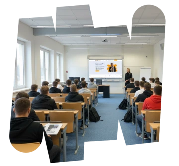 Vzdělávací místnost se studenty a přednášející